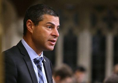 Alain Rae Alain Rayes présente une motion pour les services en français en ...