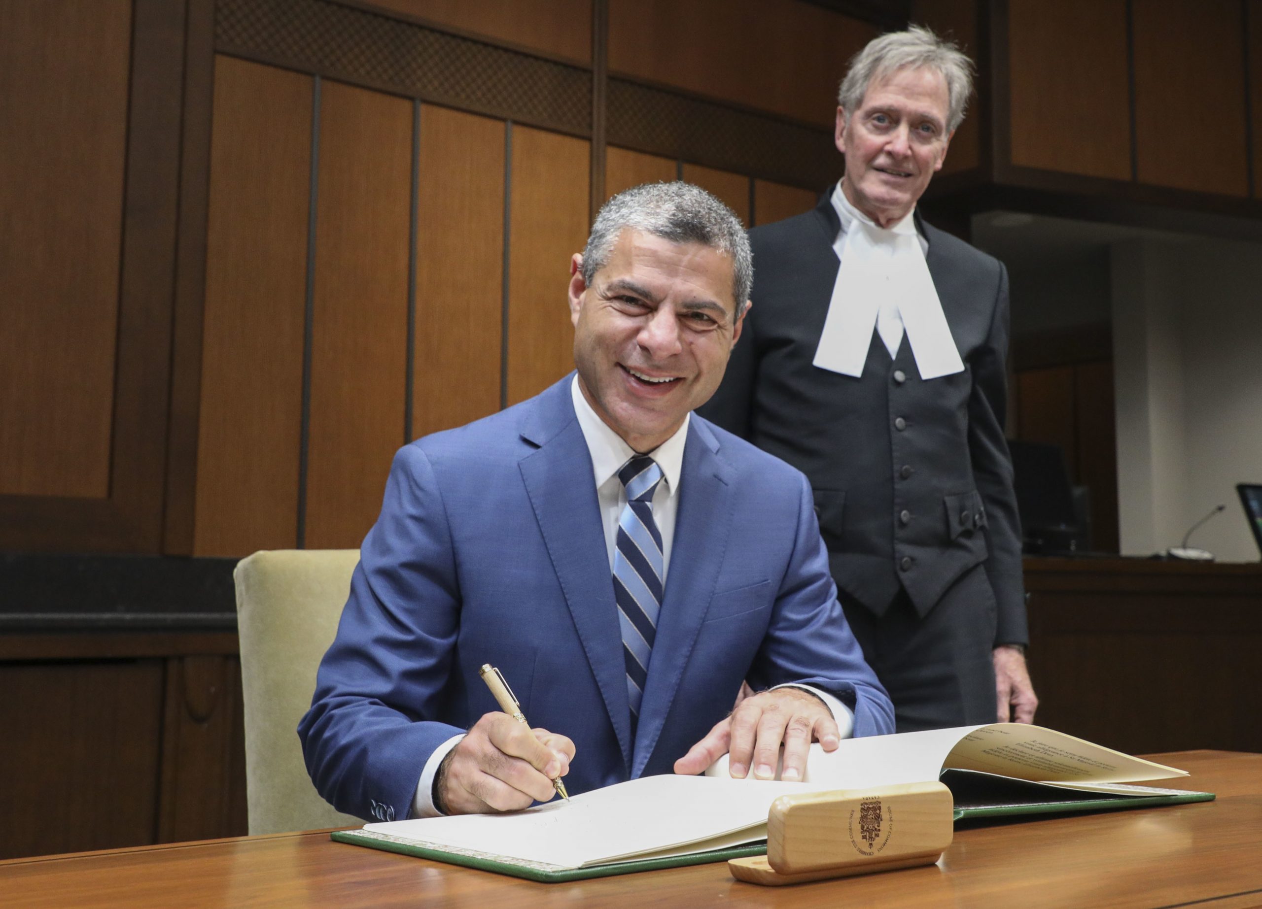 Le député Rayes assermenté à Ottawa - La Nouvelle Union et L’Avenir de ...