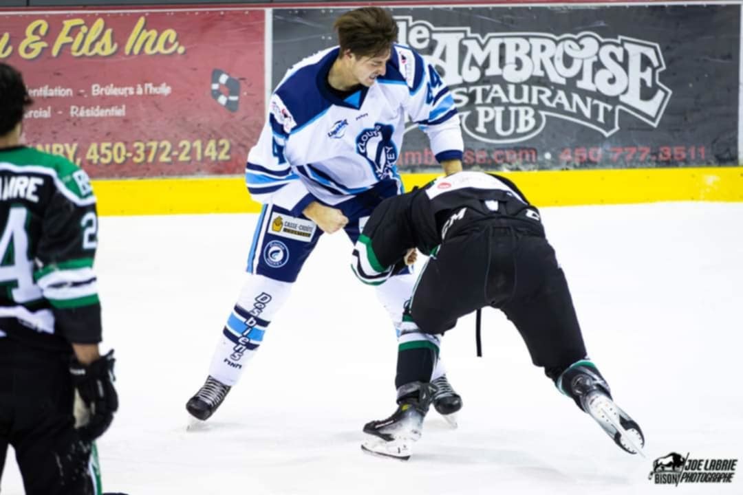 Un défenseur robuste s'amène avec le Métal Pless - La Nouvelle Union et ...
