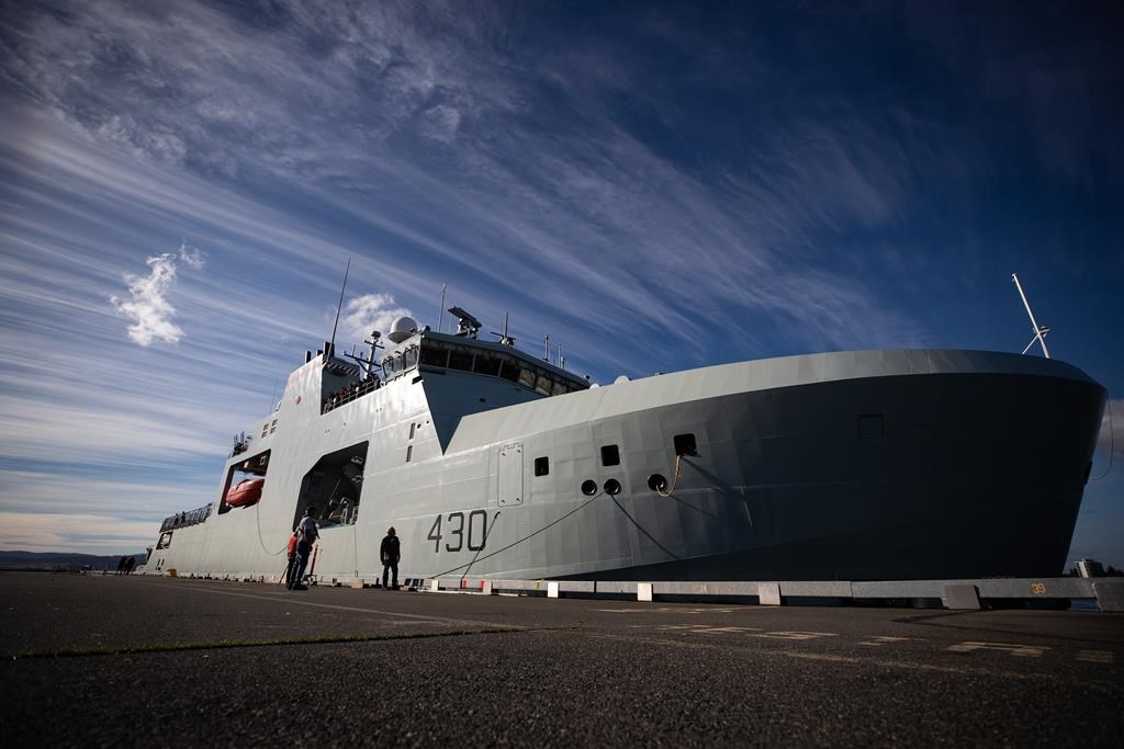 Mission dans l’Arctique: un navire de guerre canadien touché par un bris mécanique