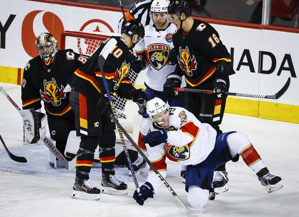 Les Flames dominent les Panthers 6-2 et gâchent le retour de Tkachuk à Calgary