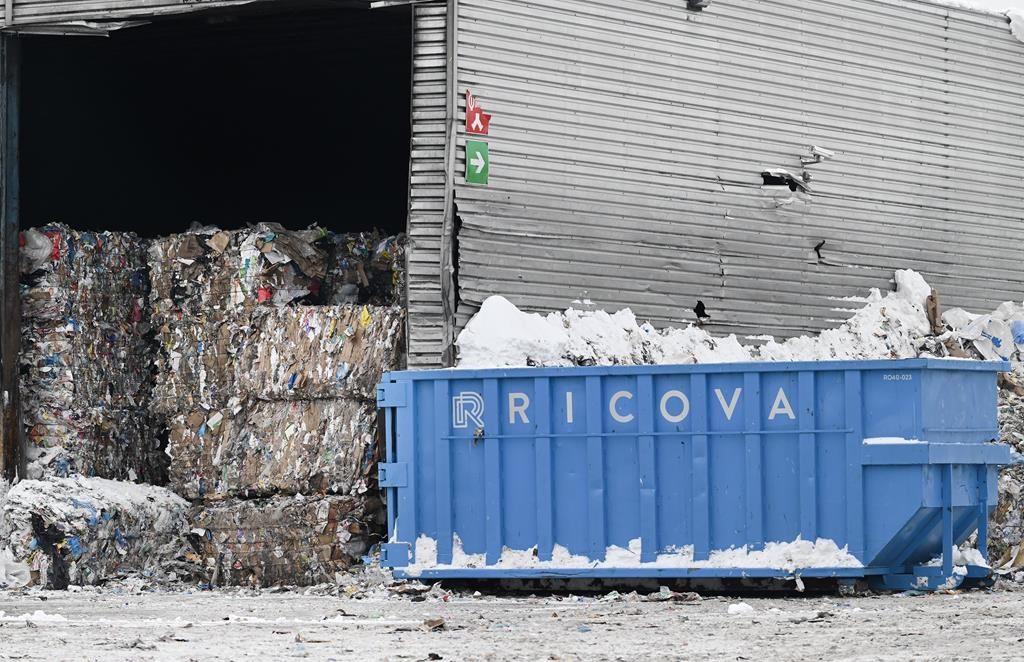 L’un des plus gros centres de recyclage du Québec respecterait maintenant les normes