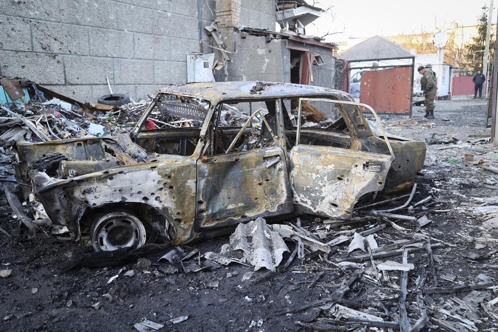 Un immeuble d’habitation est bombardé en Ukraine
